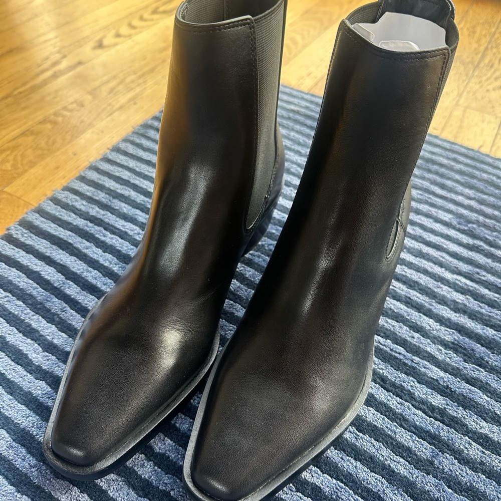 Dolce Vita Black Ankle Boots Classic Chelsea Style